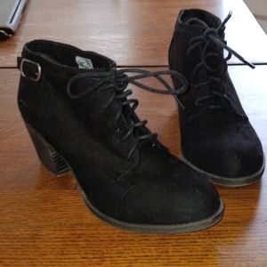 Size 8 Black Suede ROCKET DOG ankle boots
